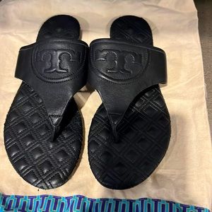 Tory Burch Fleming Black Leather
Quilted Sandals